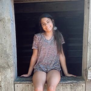 Meet your Posher, Nadia